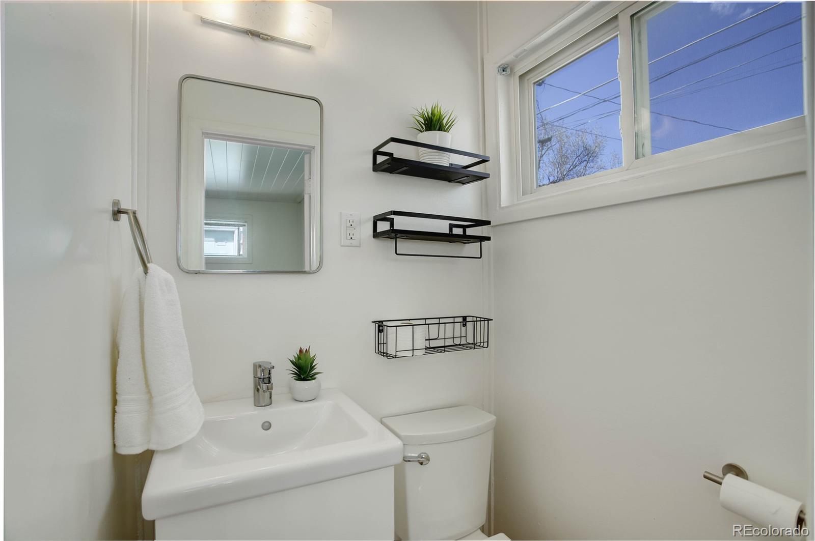 4521 E Jewell Avenue