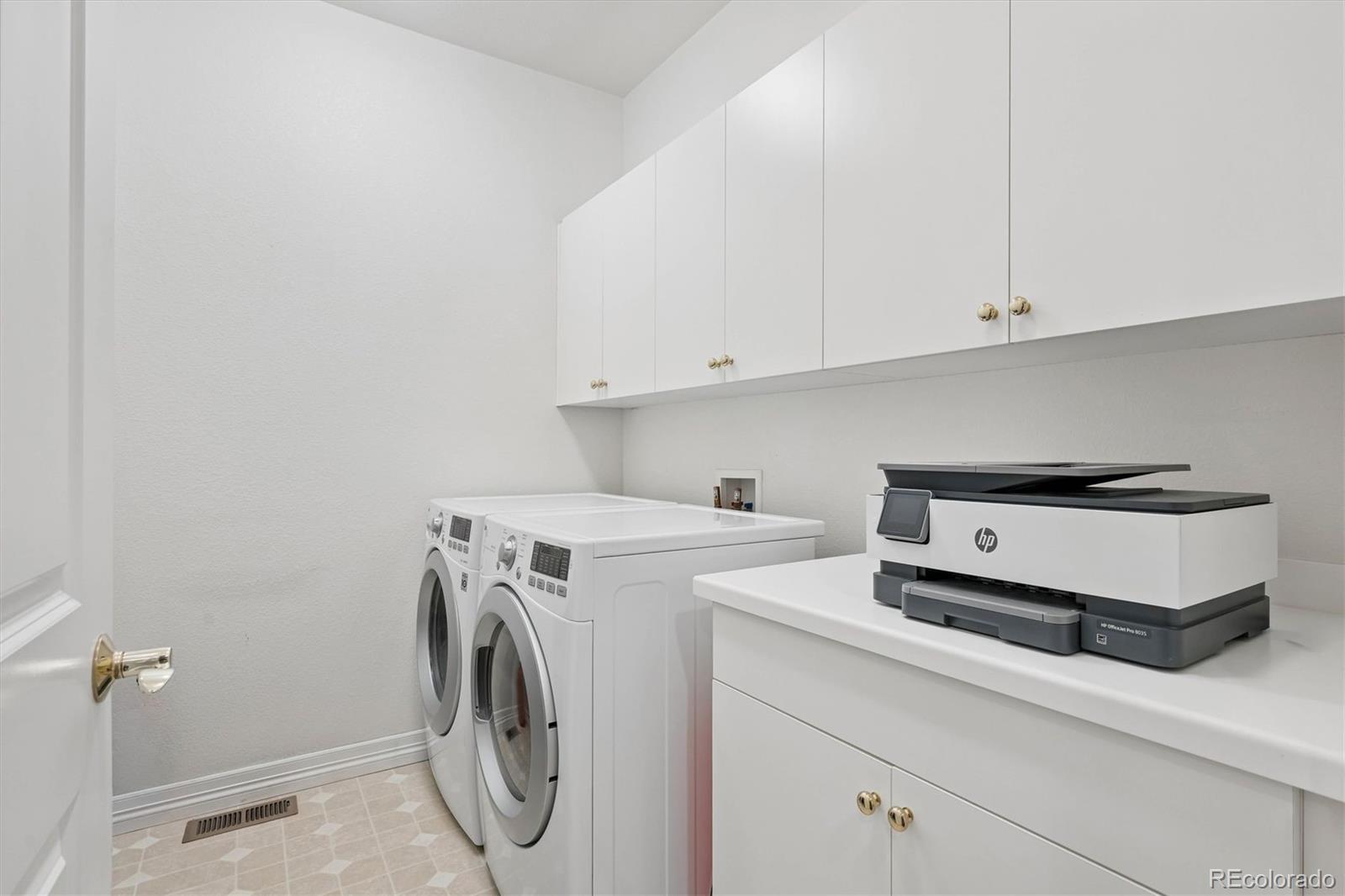 8526 W Quarles Place