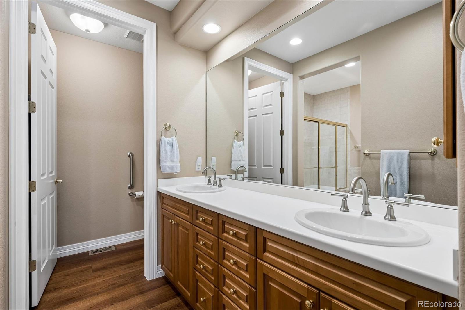 8526 W Quarles Place