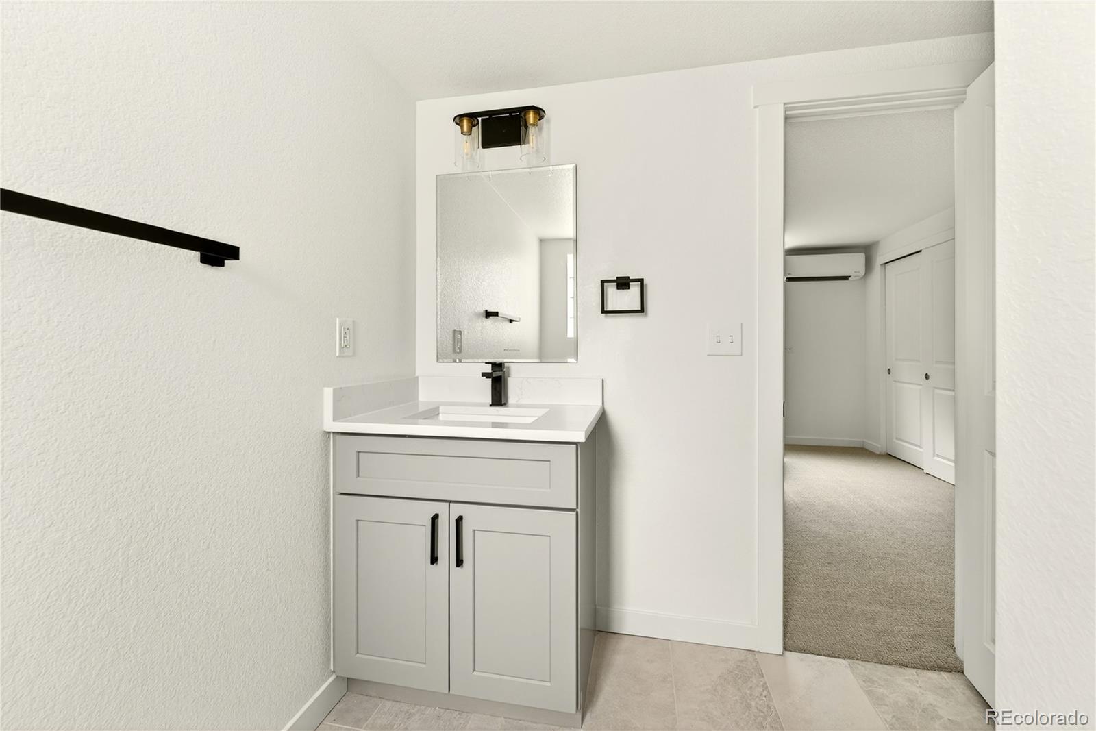 2429 S Leyden Street