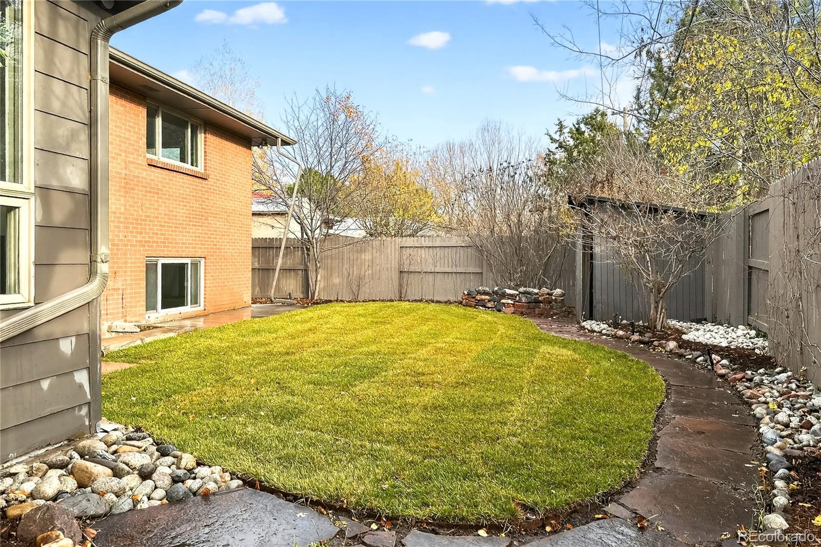 2429 S Leyden Street