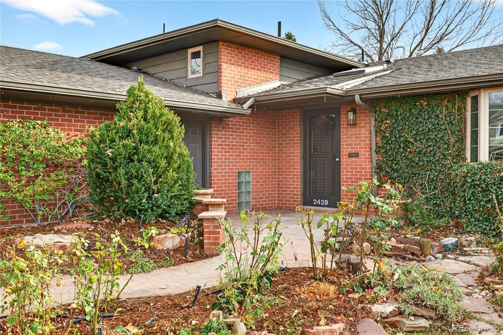 2429 S Leyden Street