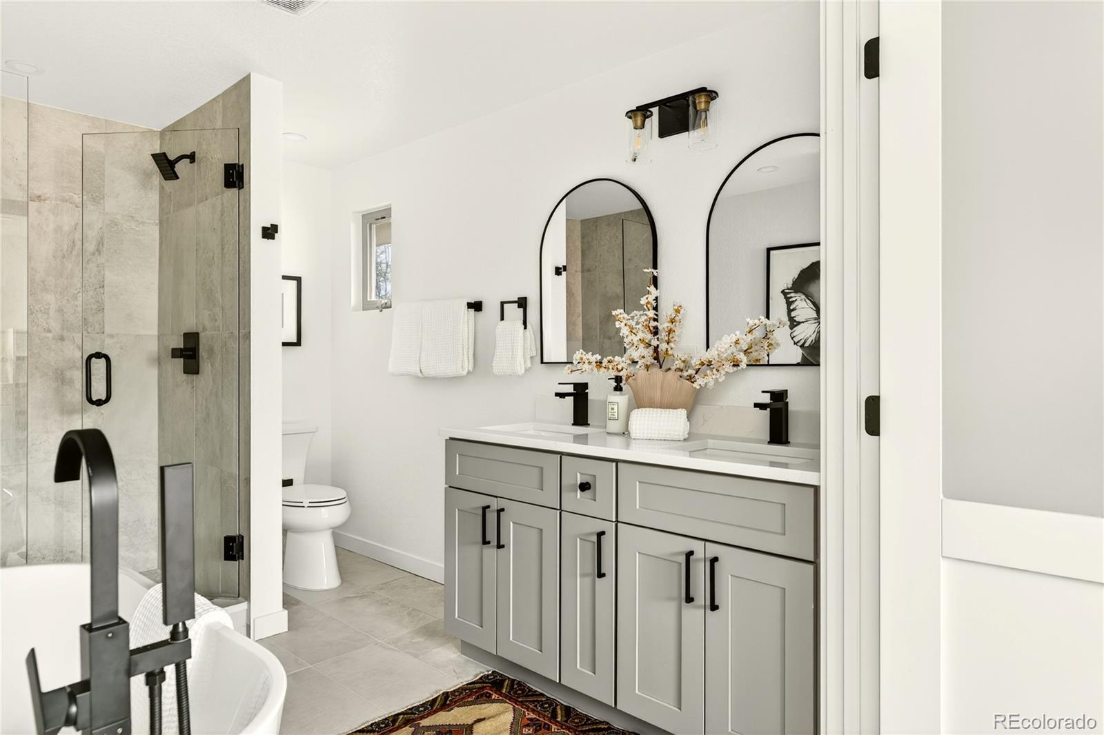 2429 S Leyden Street