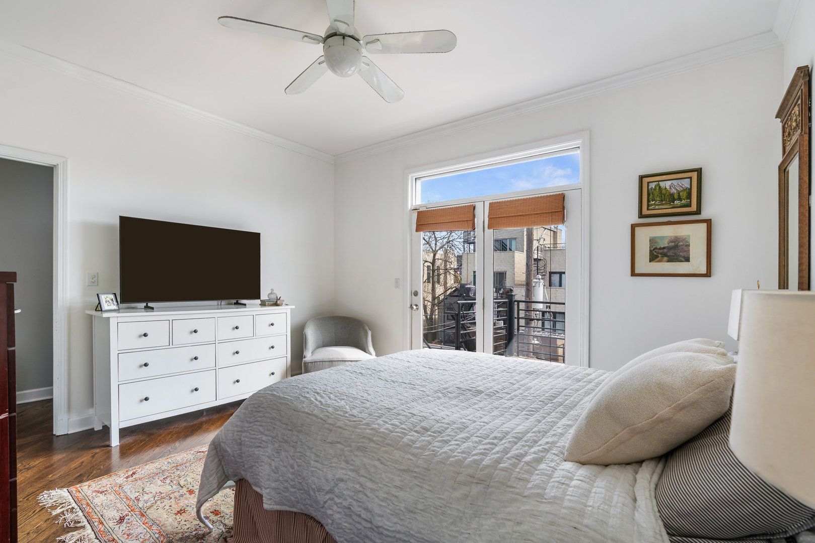 1043 N Winchester Avenue Unit: 3