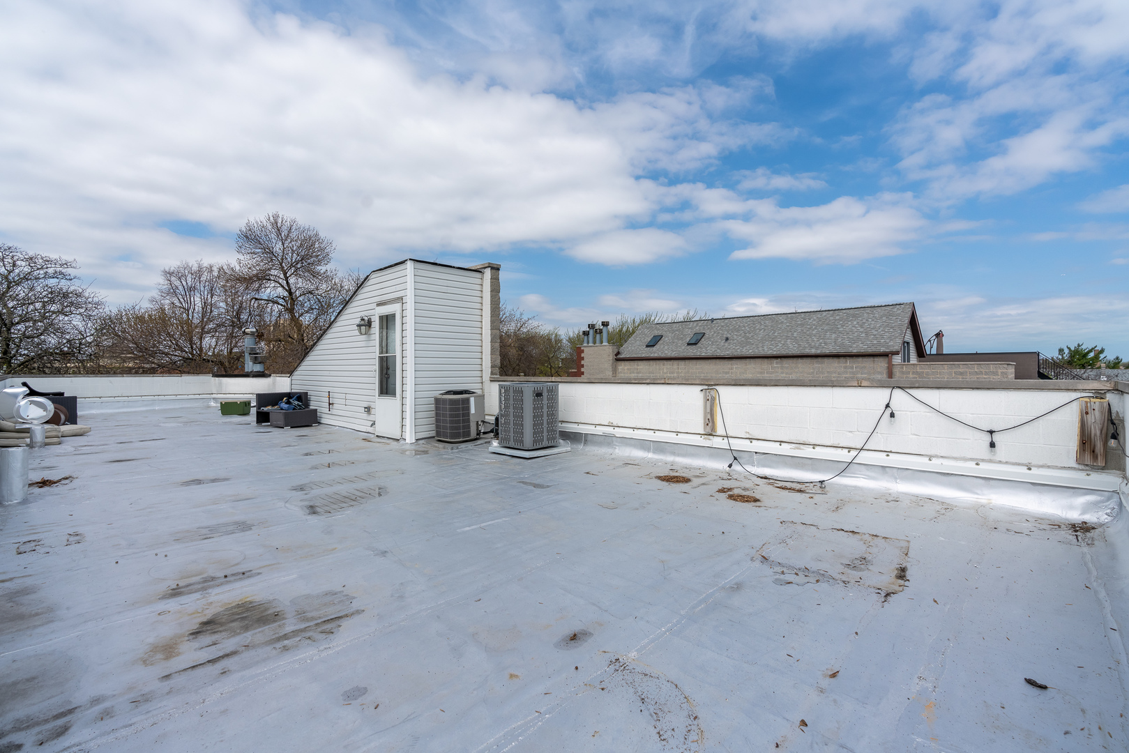 1043 N Winchester Avenue Unit: 3