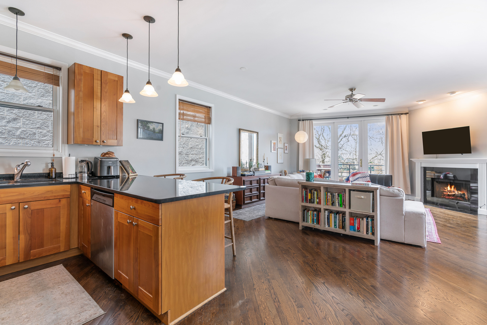 1043 N Winchester Avenue Unit: 3