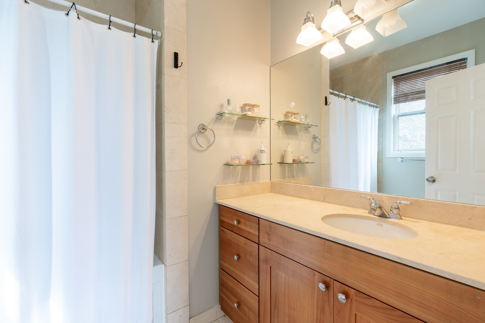 1043 N Winchester Avenue Unit: 3