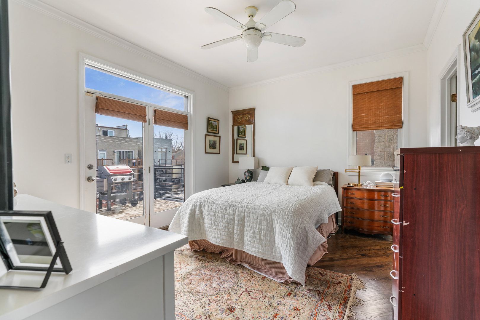 1043 N Winchester Avenue Unit: 3