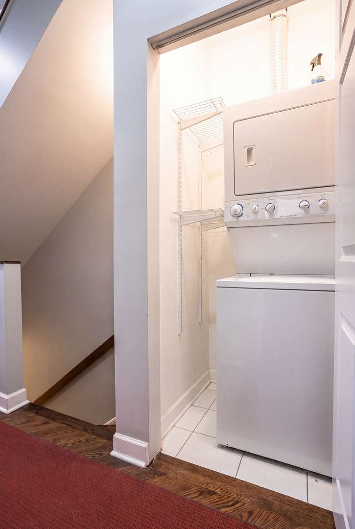 1043 N Winchester Avenue Unit: 3