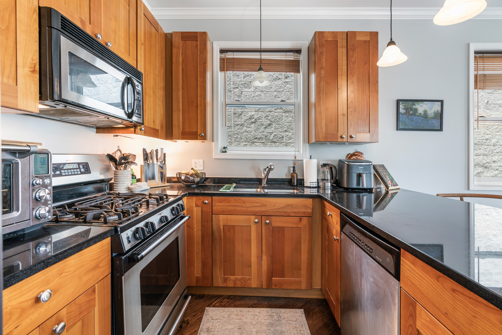 1043 N Winchester Avenue Unit: 3