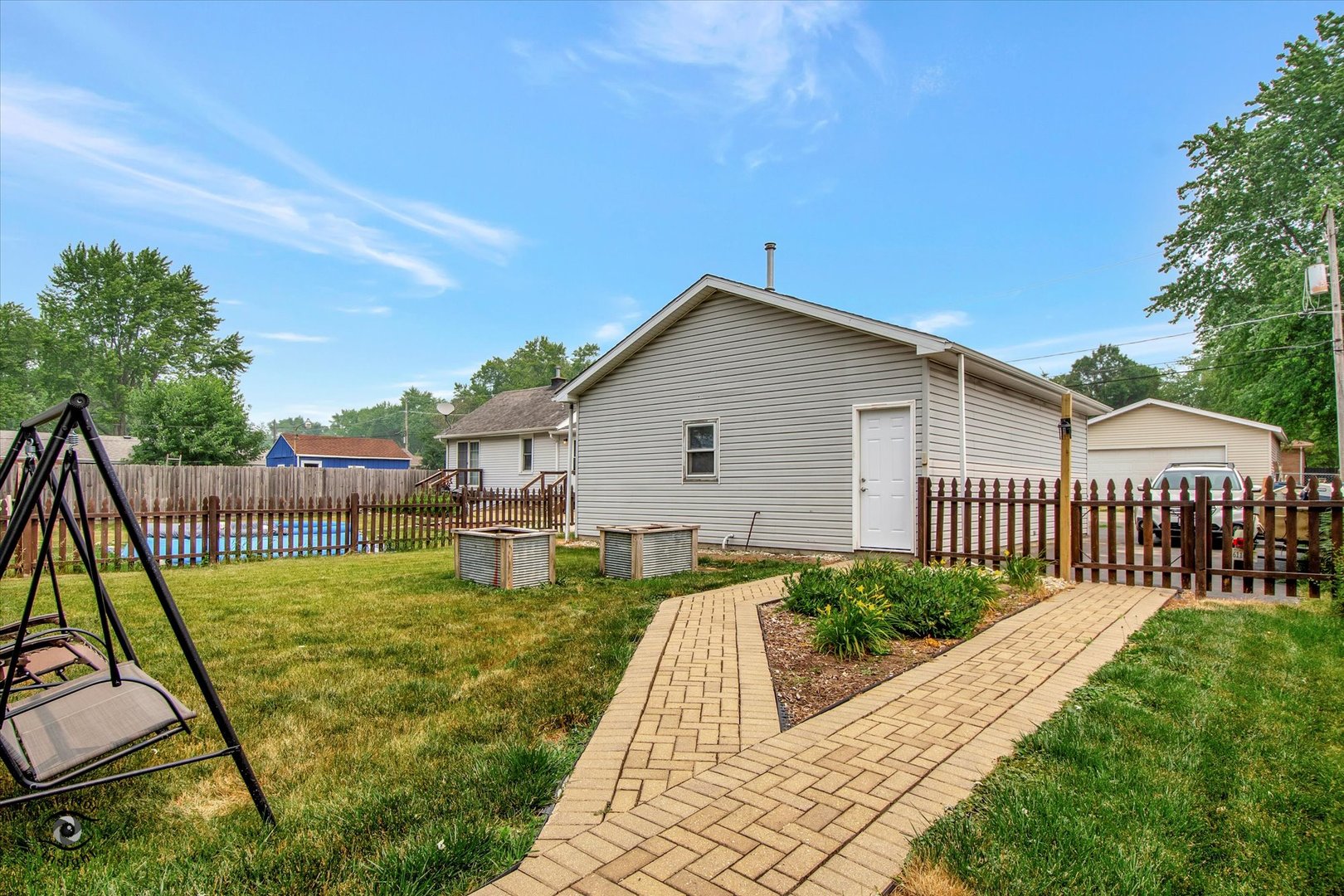 260 N Forest Avenue