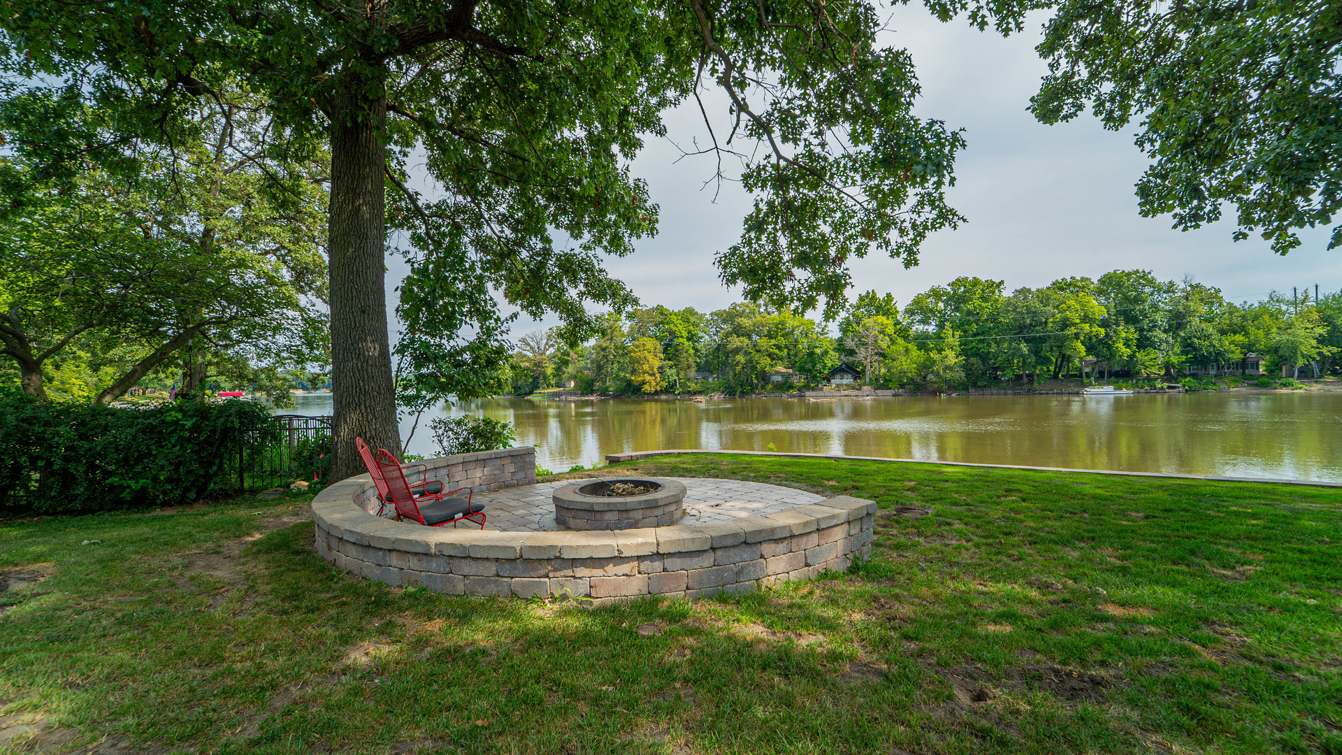 2611 2560 River Road