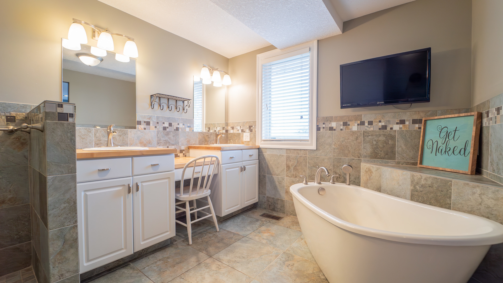 2611 2560 River Road