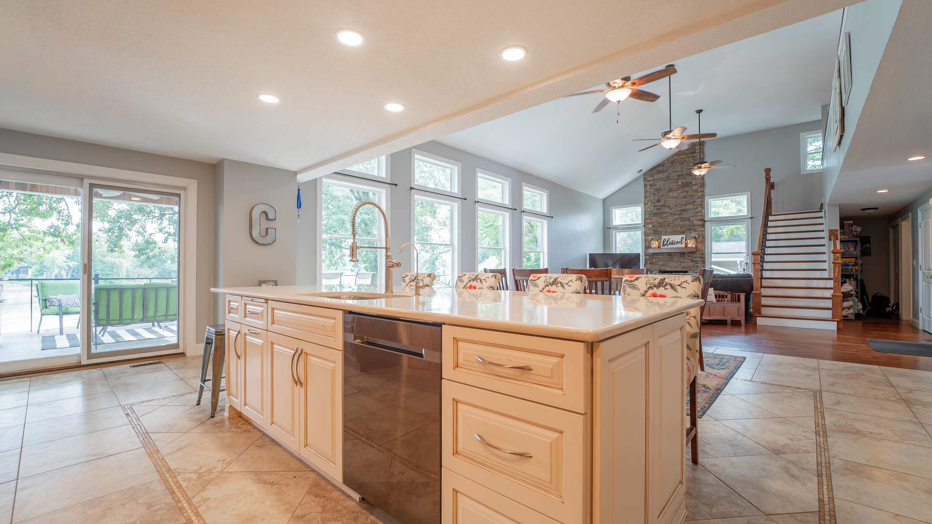 2611 2560 River Road