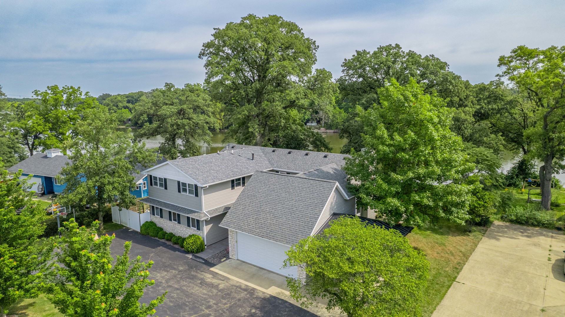 2611 2560 River Road