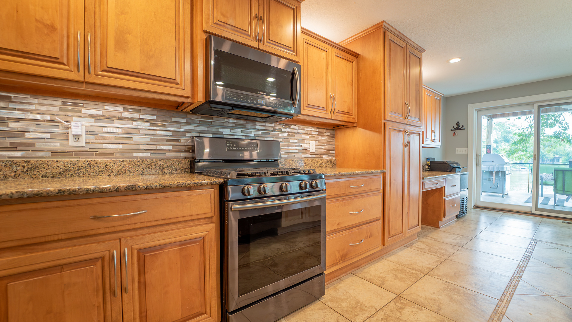 2611 2560 River Road