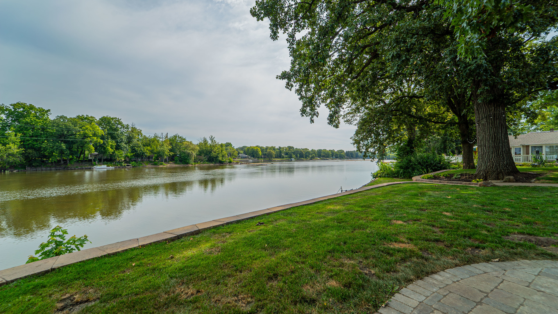 2611 2560 River Road