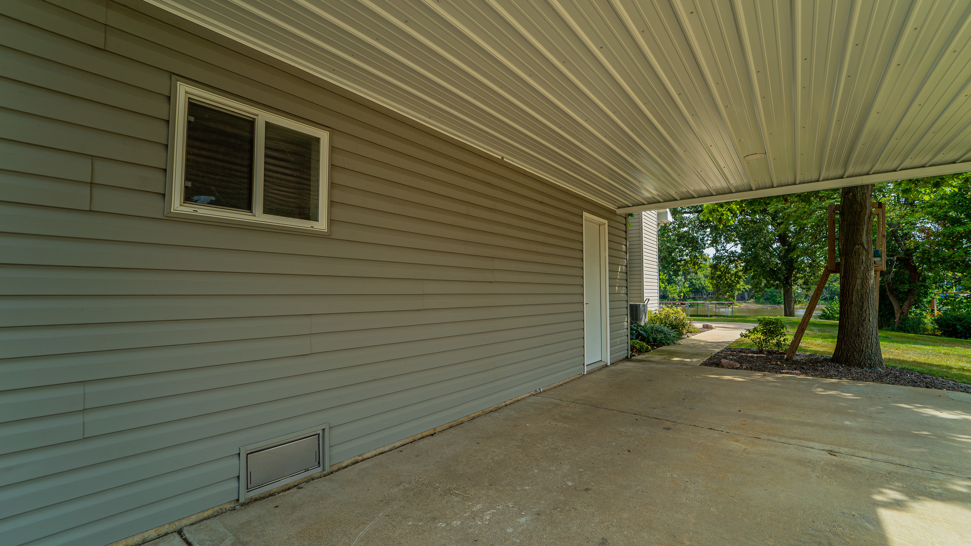 2611 2560 River Road