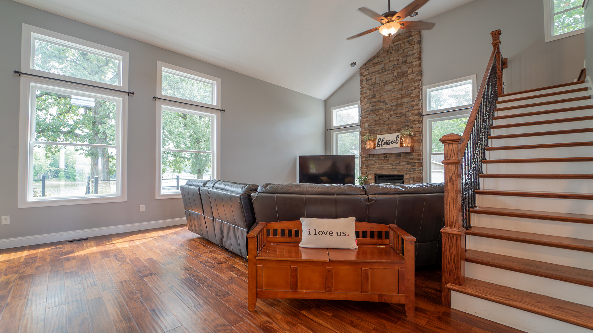2611 2560 River Road