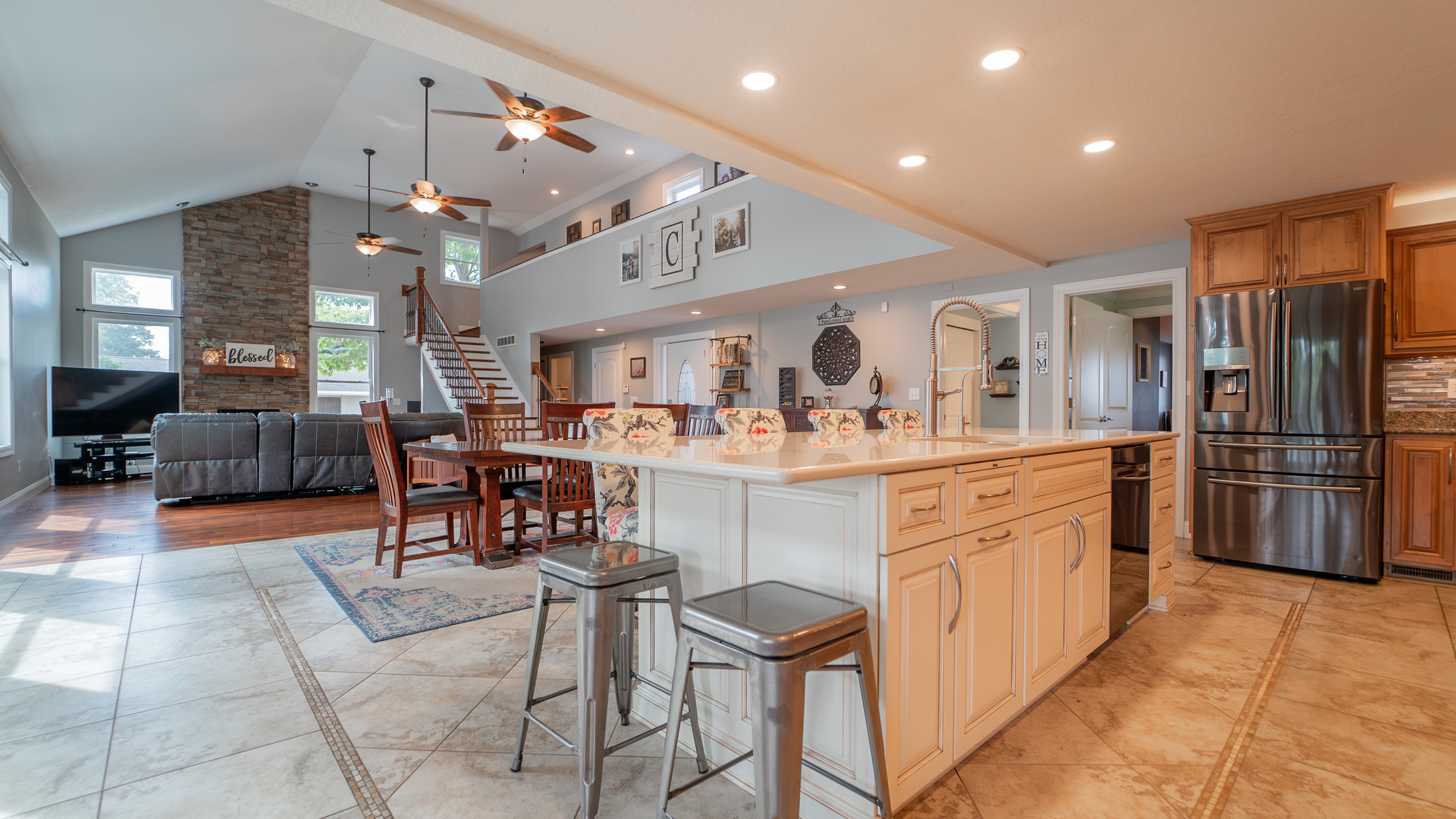 2611 2560 River Road