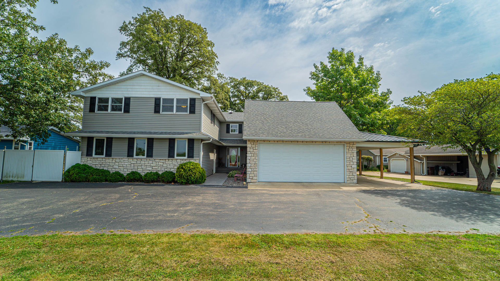 2611 2560 River Road