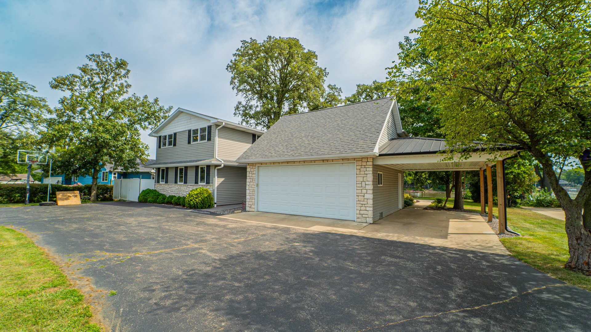 2611 2560 River Road