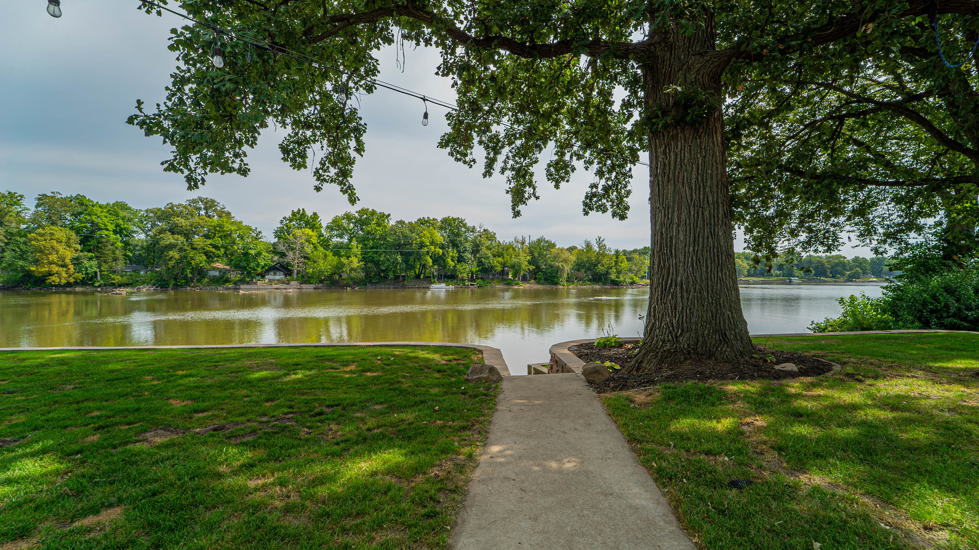 2611 2560 River Road
