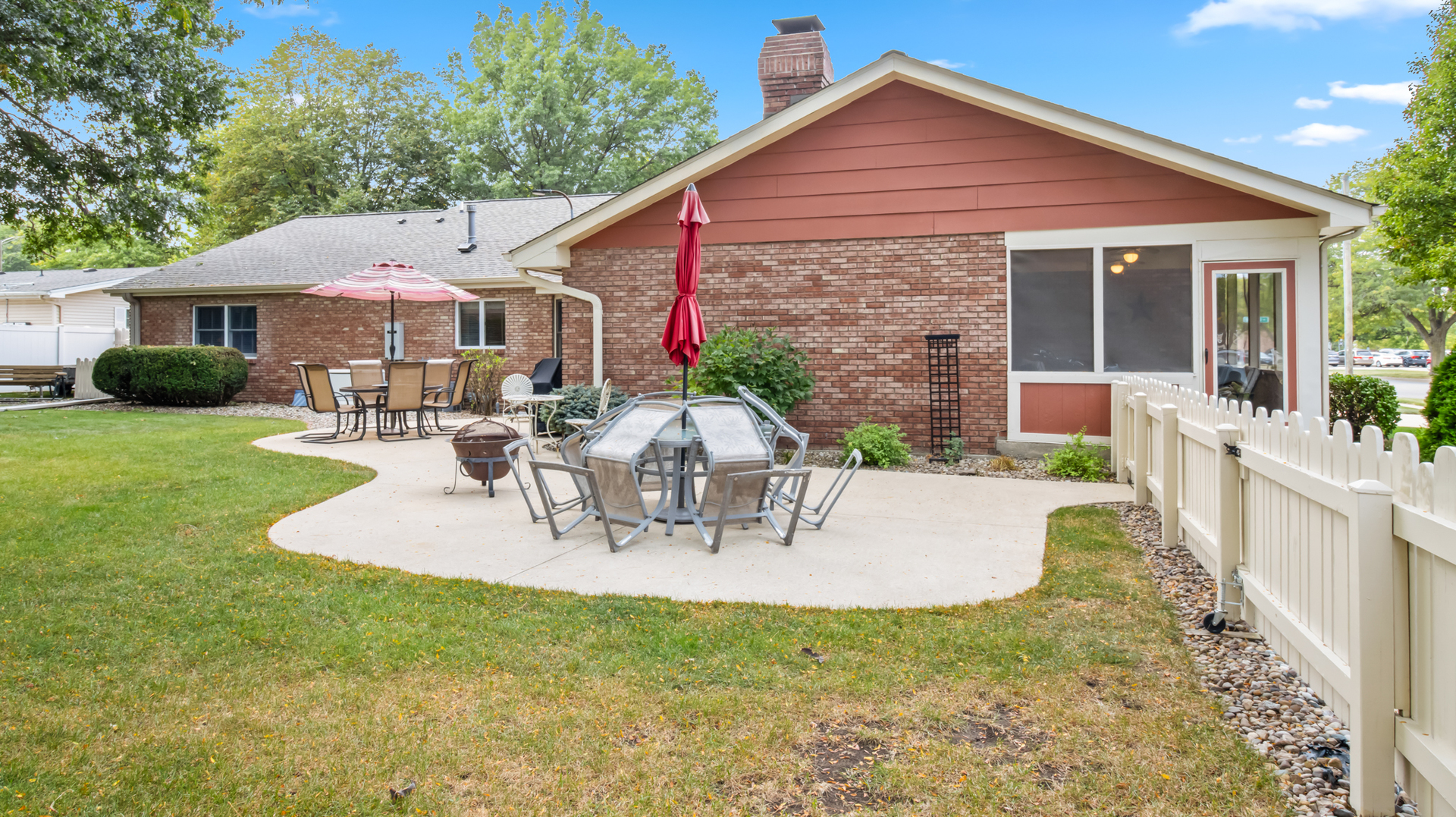 404 E Grand Drive