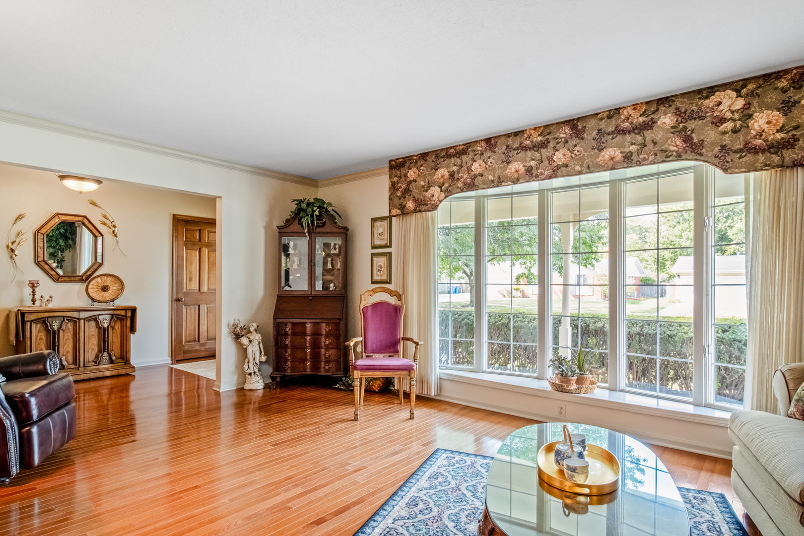 404 E Grand Drive
