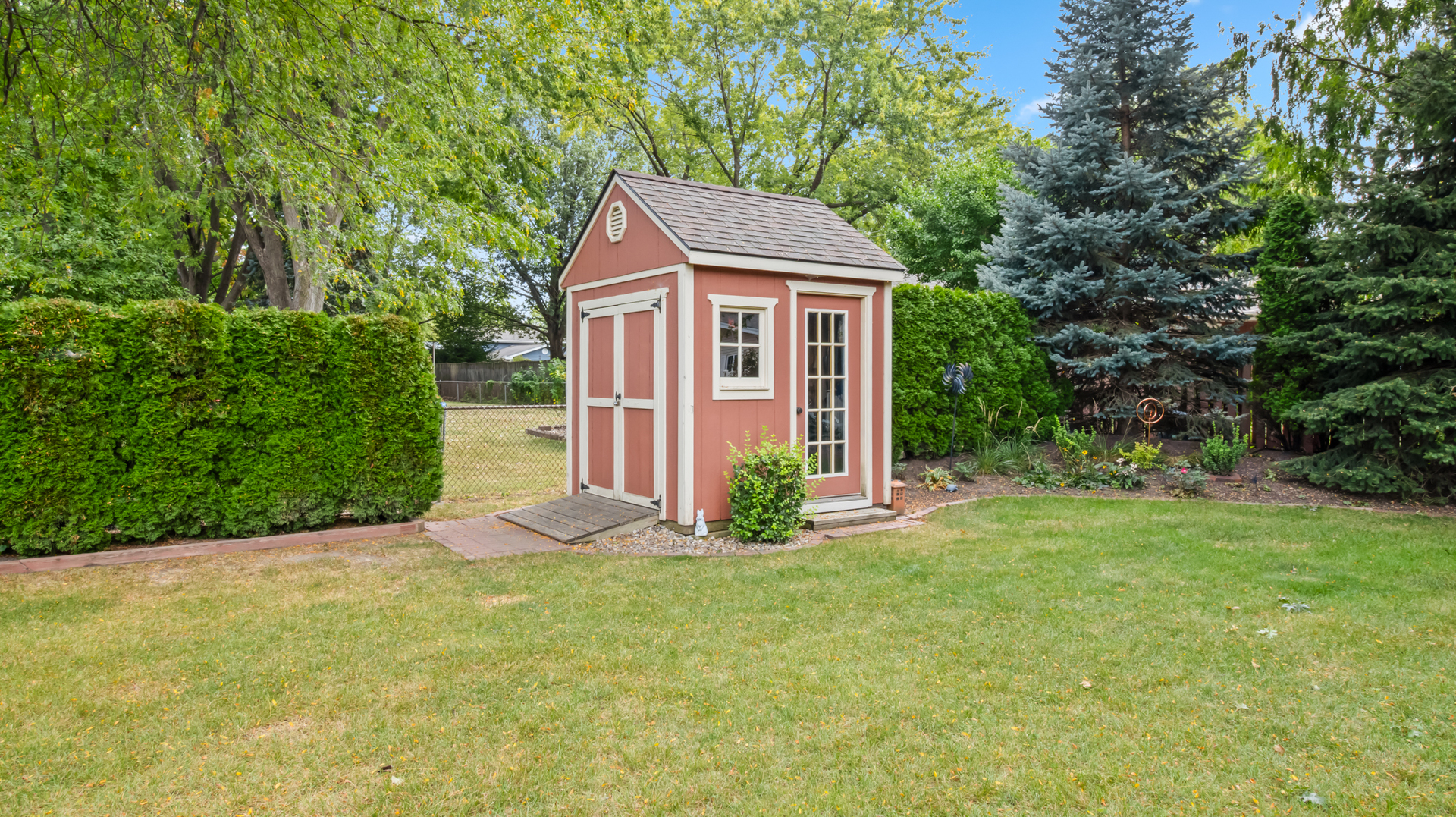 404 E Grand Drive