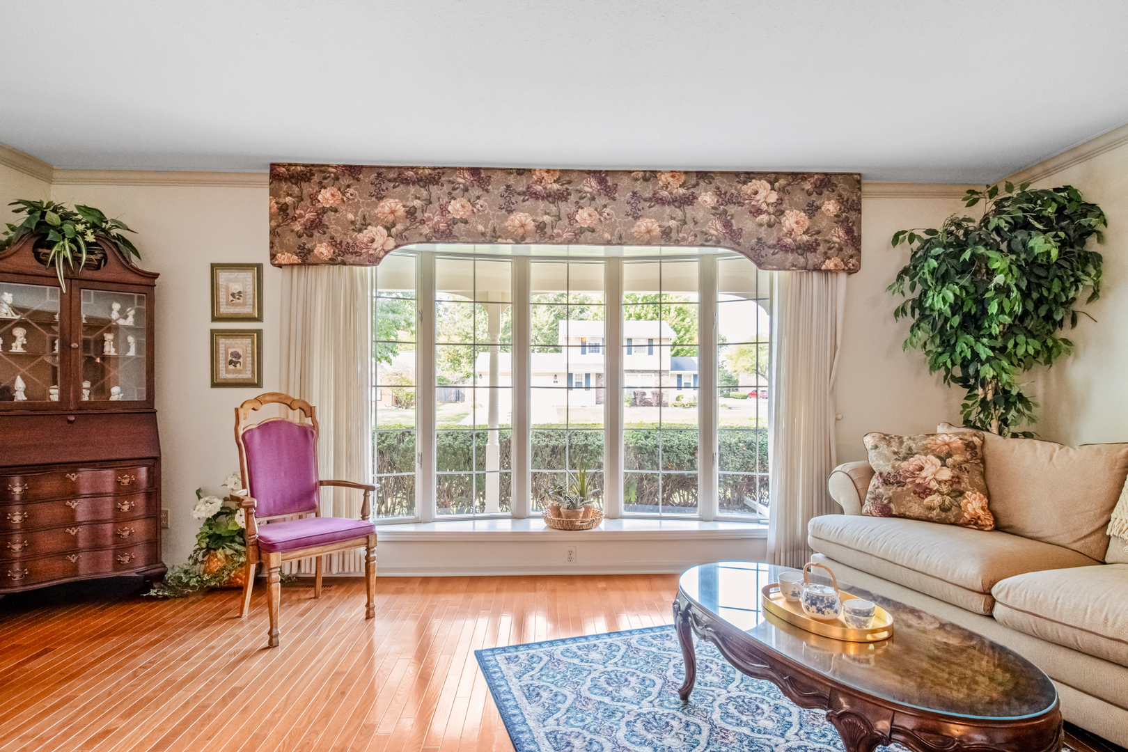404 E Grand Drive
