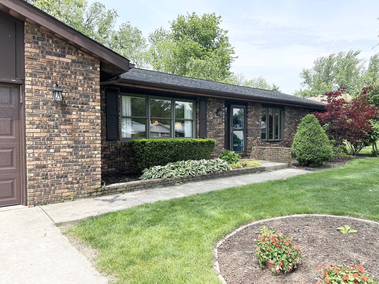 1106 N Western Hills Drive