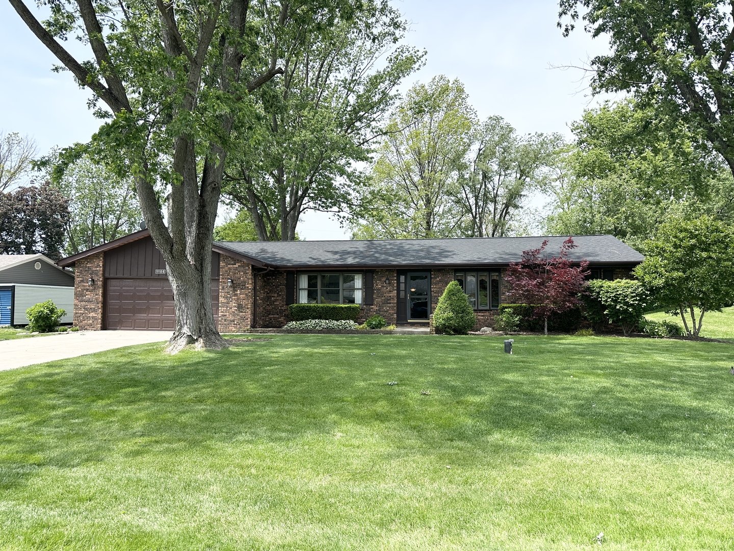 1106 N Western Hills Drive