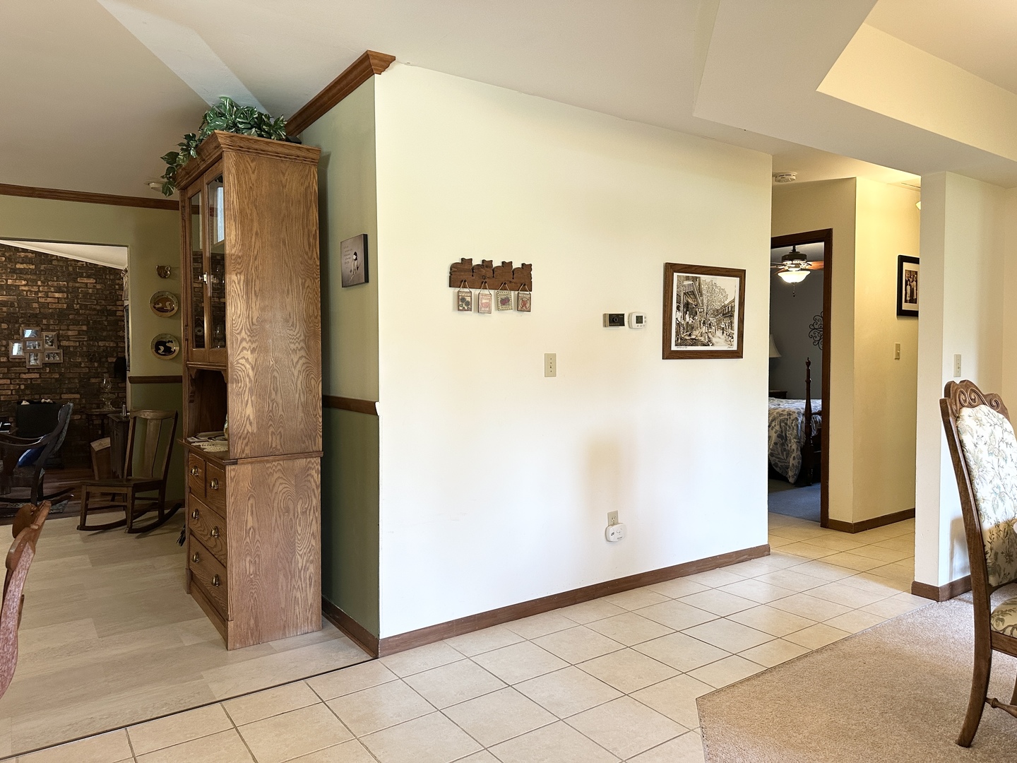 1106 N Western Hills Drive