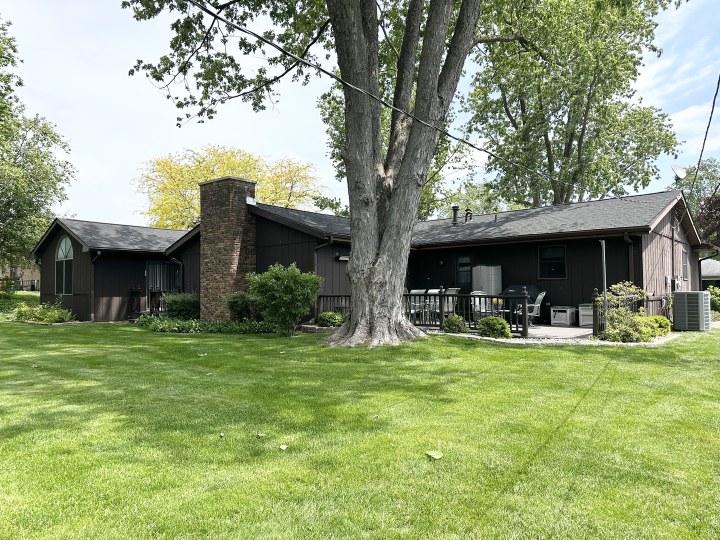 1106 N Western Hills Drive