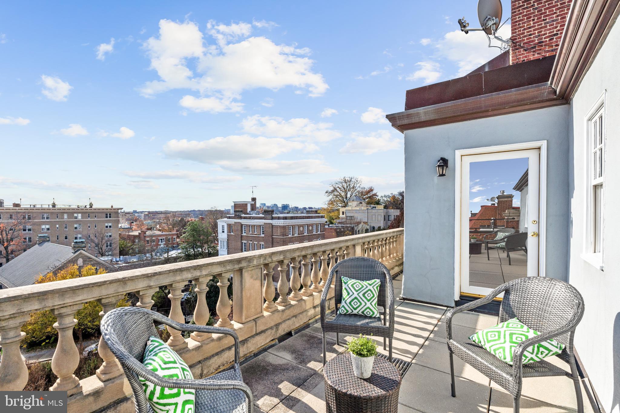 2121 S ST NW