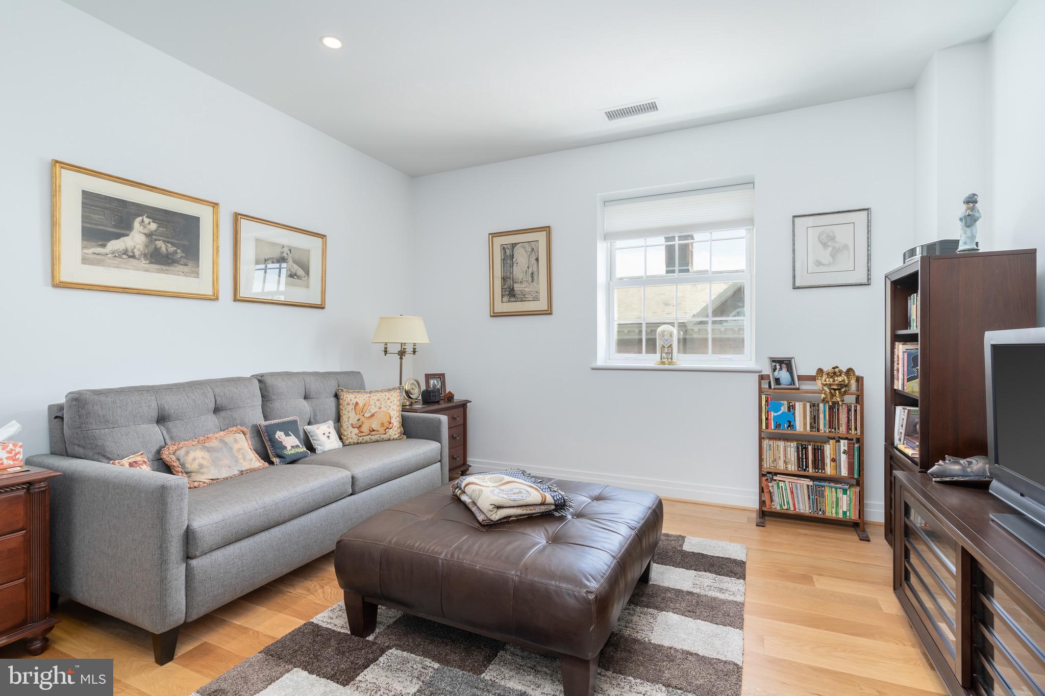 3052 R STREET NW Unit: 306