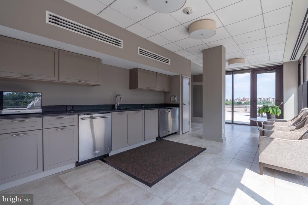 2700 Calvert STREET NW Unit: 716