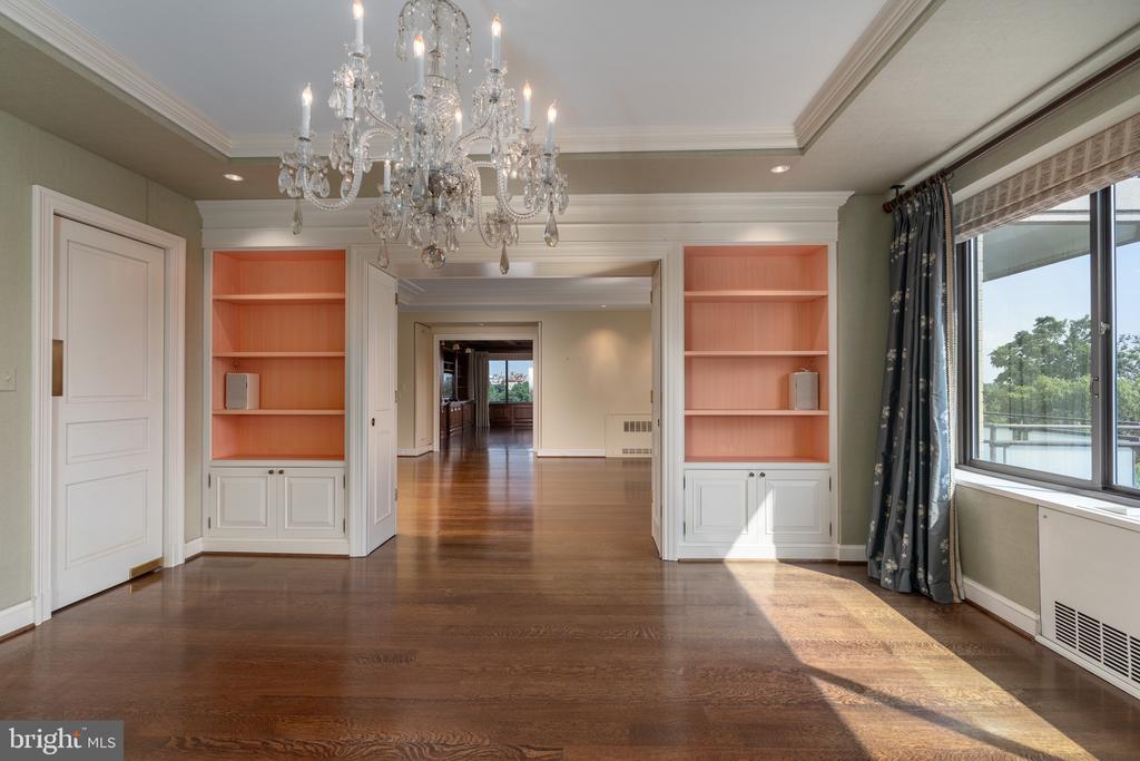 2700 Calvert STREET NW Unit: 716