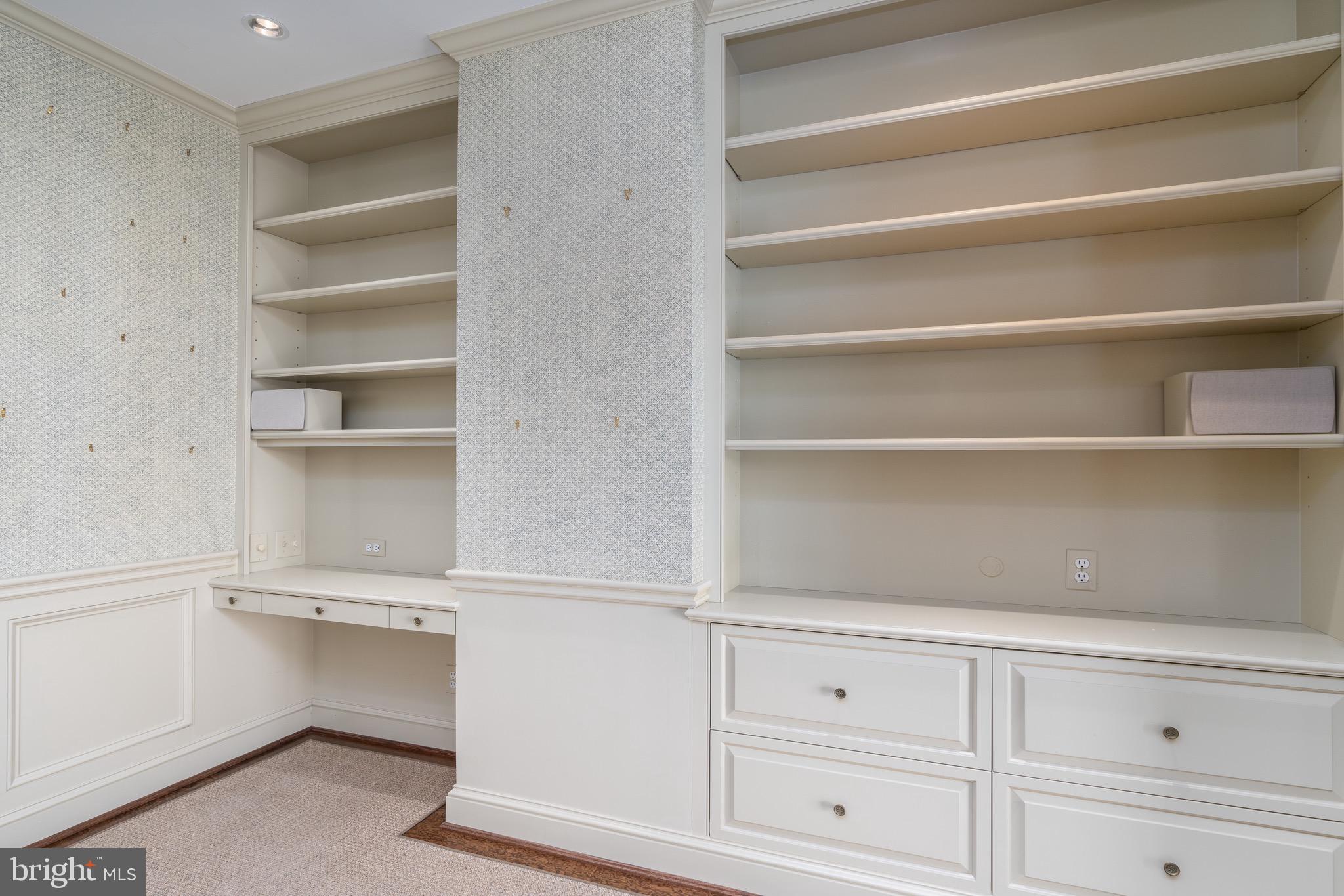 2700 Calvert STREET NW Unit: 716