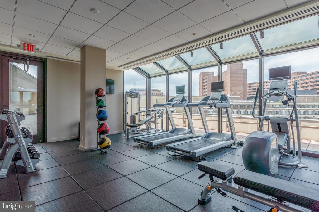 2700 Calvert STREET NW Unit: 716