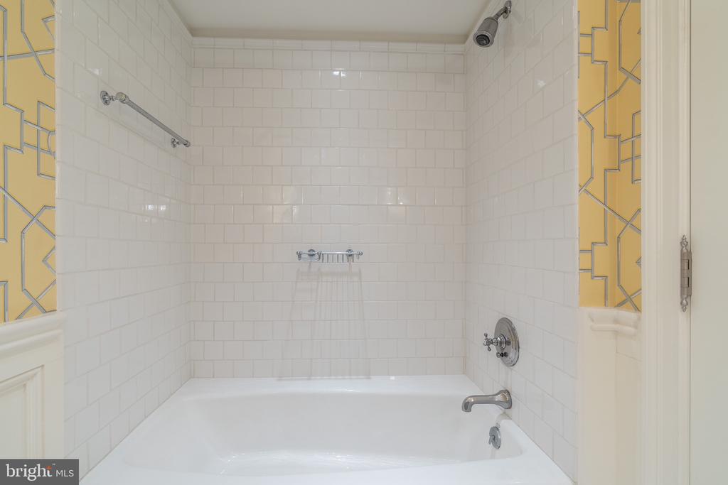 2700 Calvert STREET NW Unit: 716