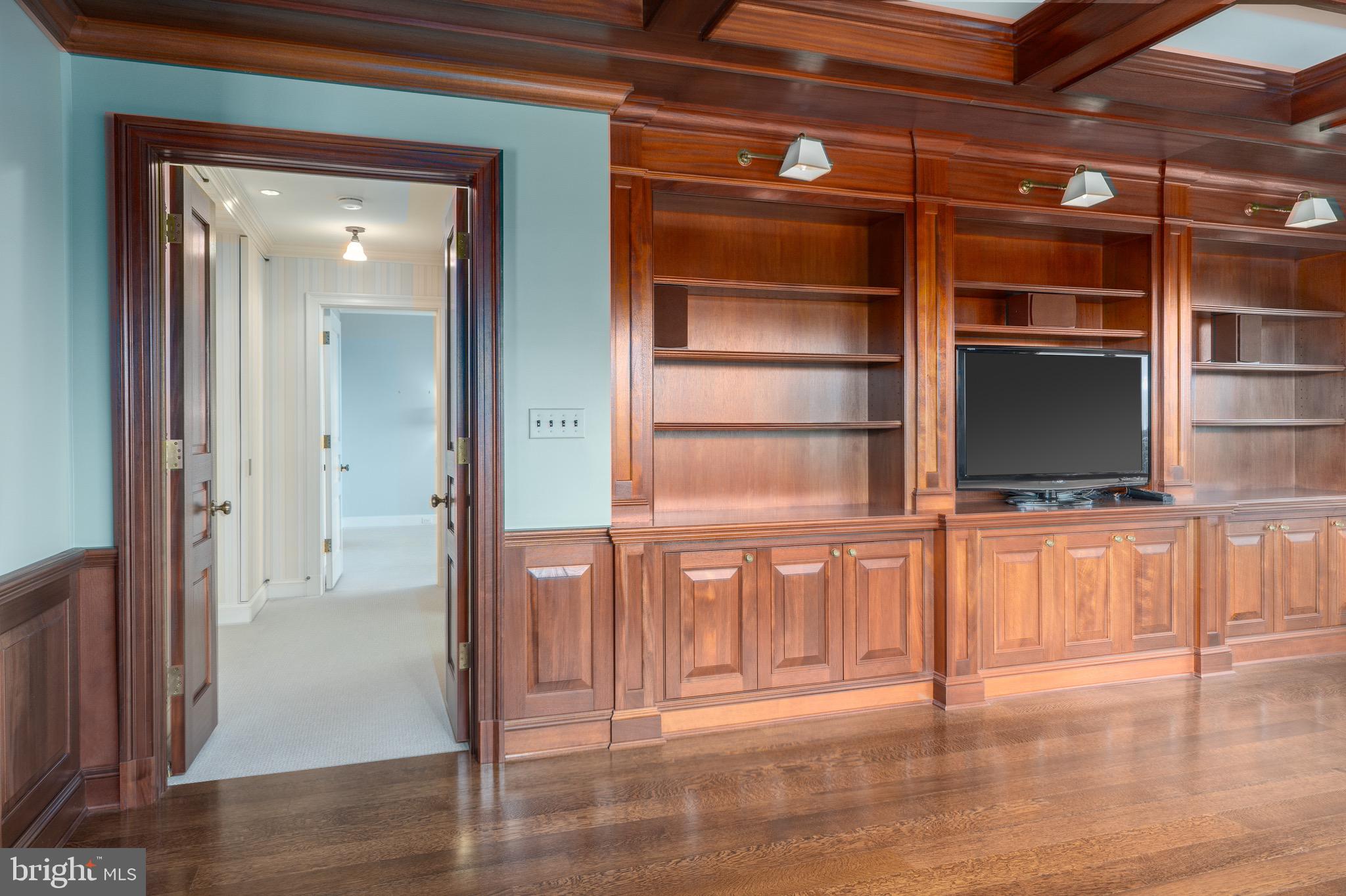 2700 Calvert STREET NW Unit: 716