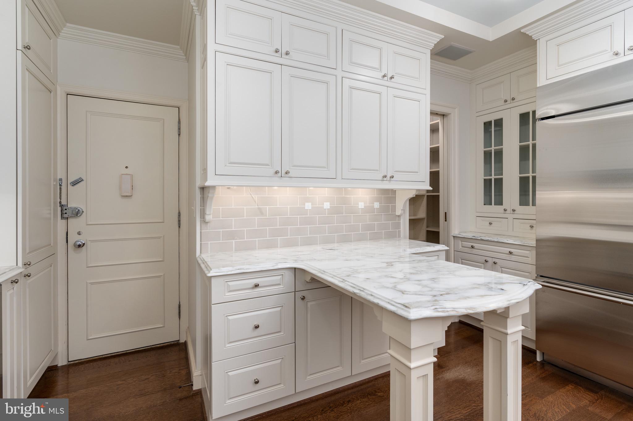 2700 Calvert STREET NW Unit: 716