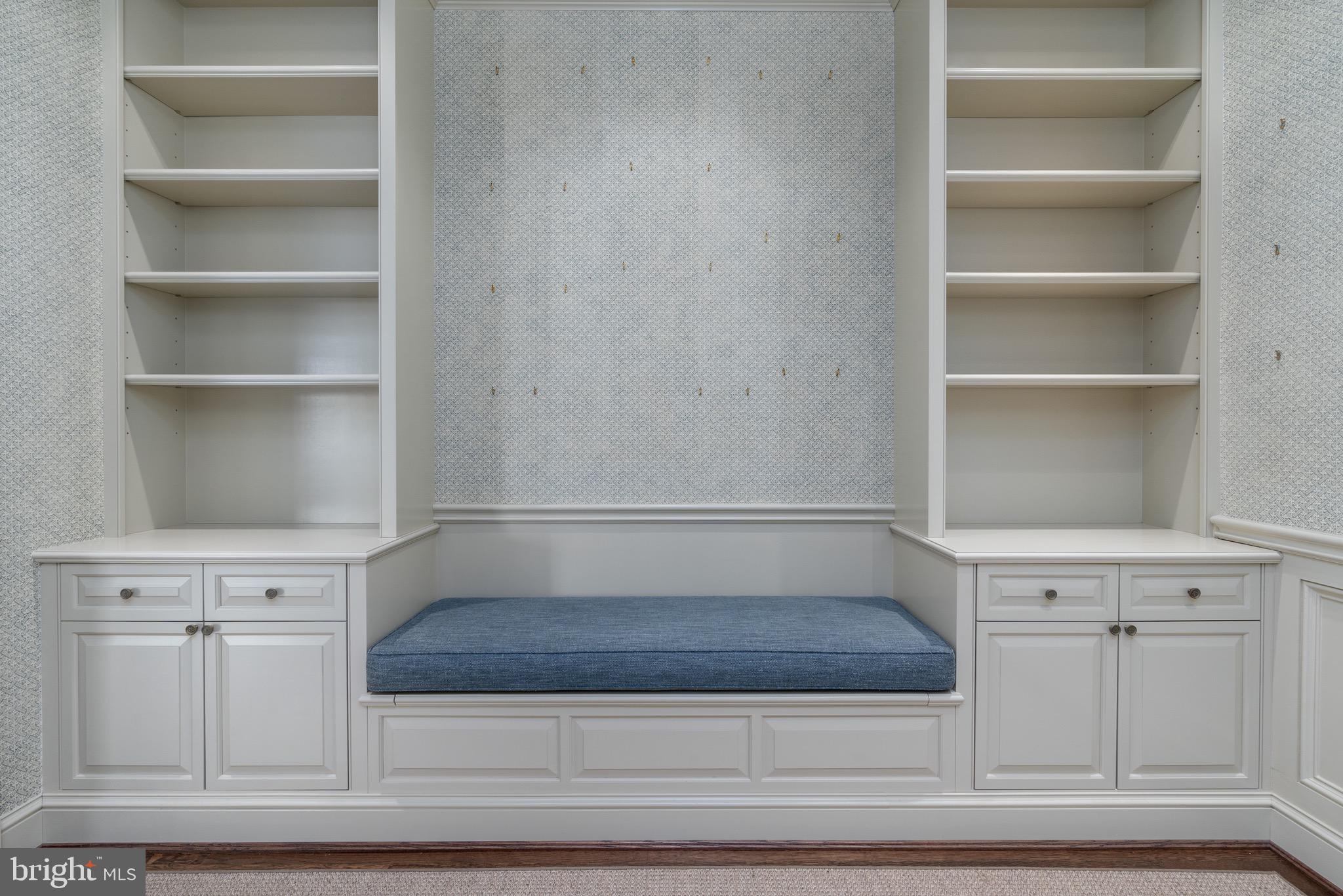 2700 Calvert STREET NW Unit: 716