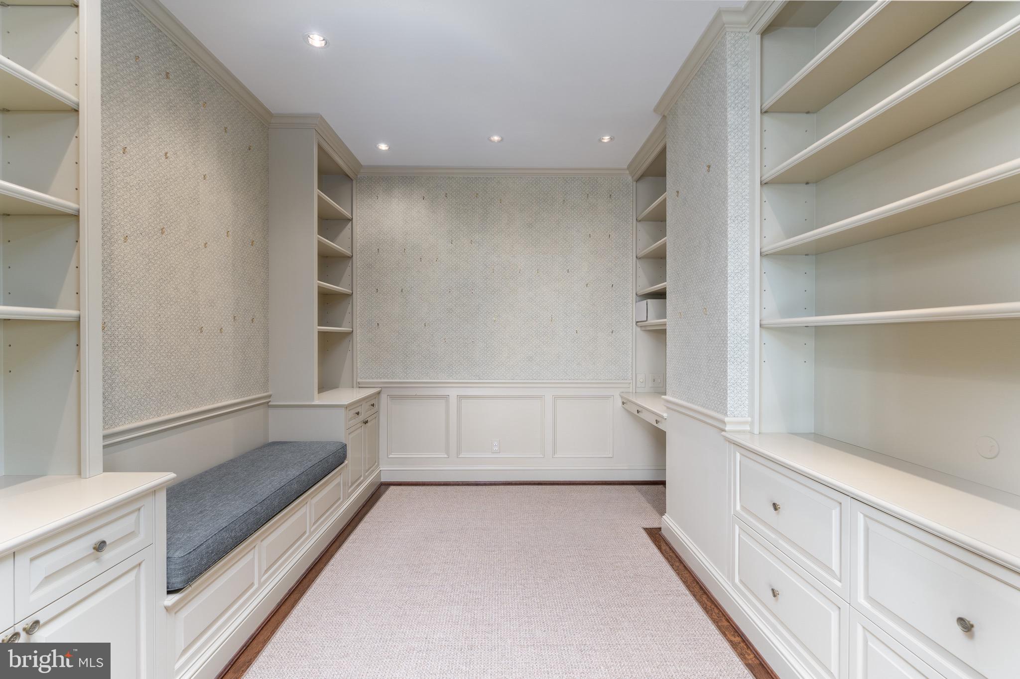 2700 Calvert STREET NW Unit: 716