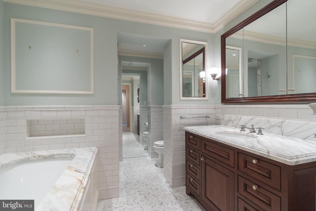 2700 Calvert STREET NW Unit: 716