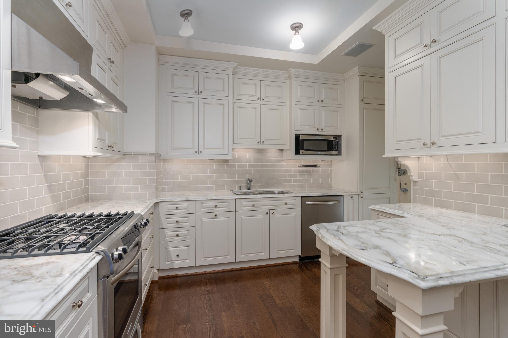 2700 Calvert STREET NW Unit: 716