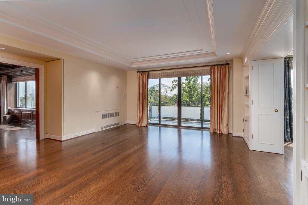 2700 Calvert STREET NW Unit: 716