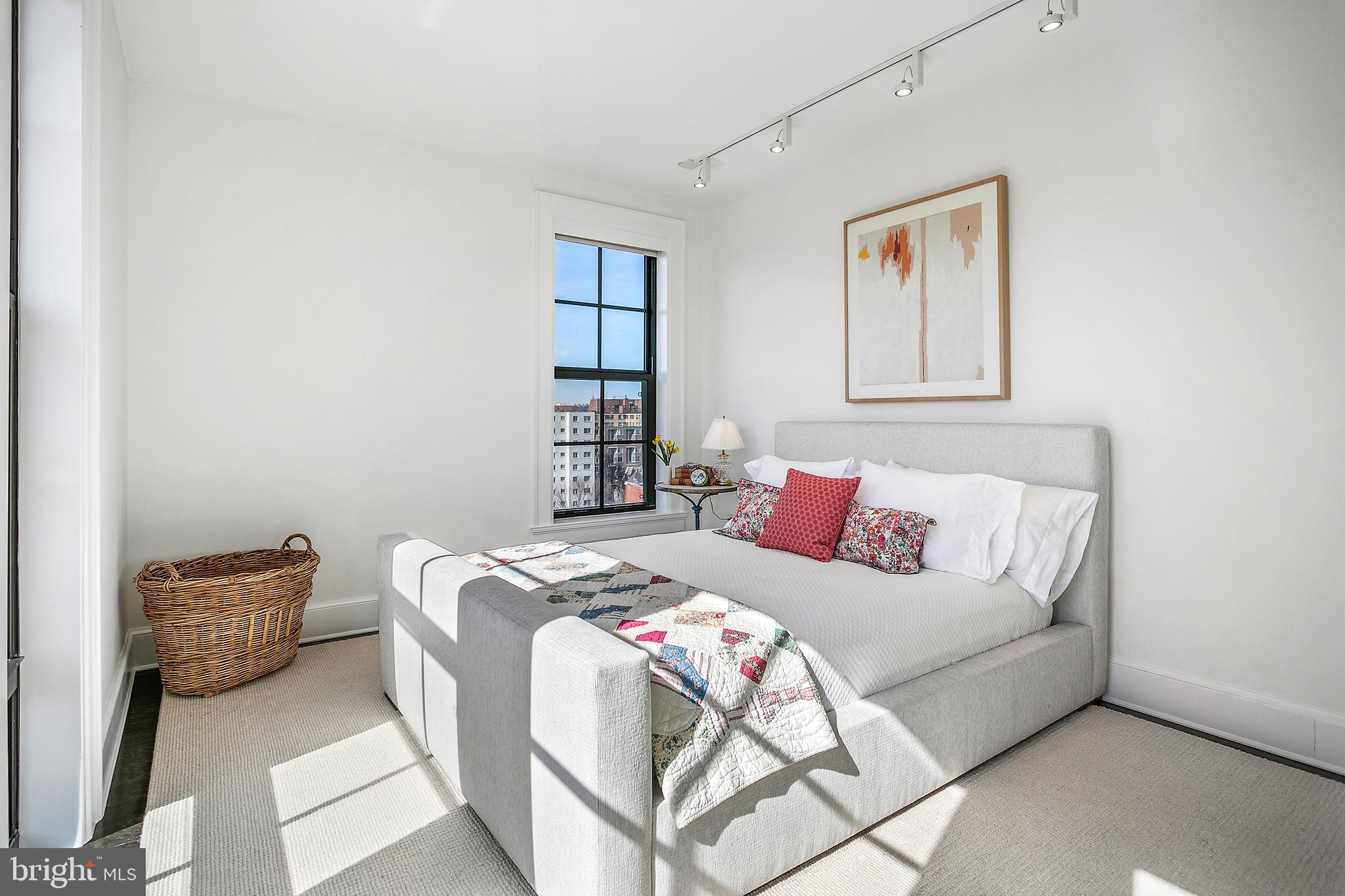 1011 M St NW #902